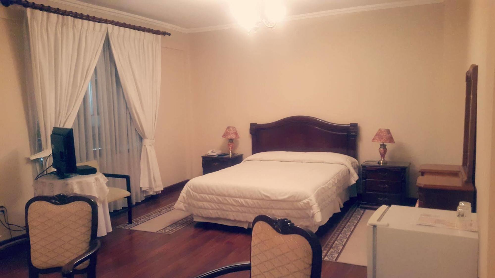 Hotel Independencia سوكر المظهر الخارجي الصورة